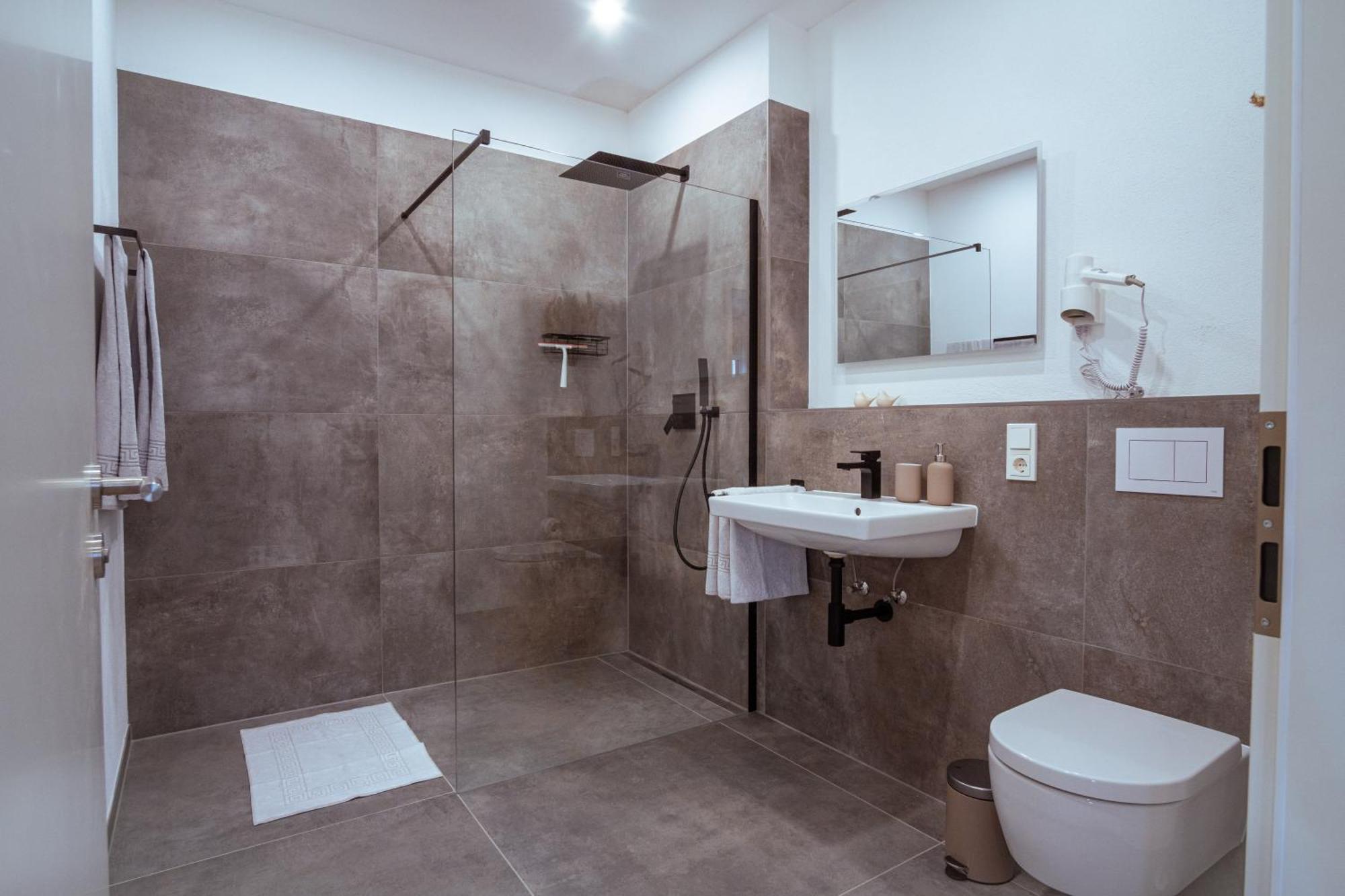 Neue Loft Im Alten Kelterhaus - Urlaub Im Wein- Und Ferienort Apartment Bekond